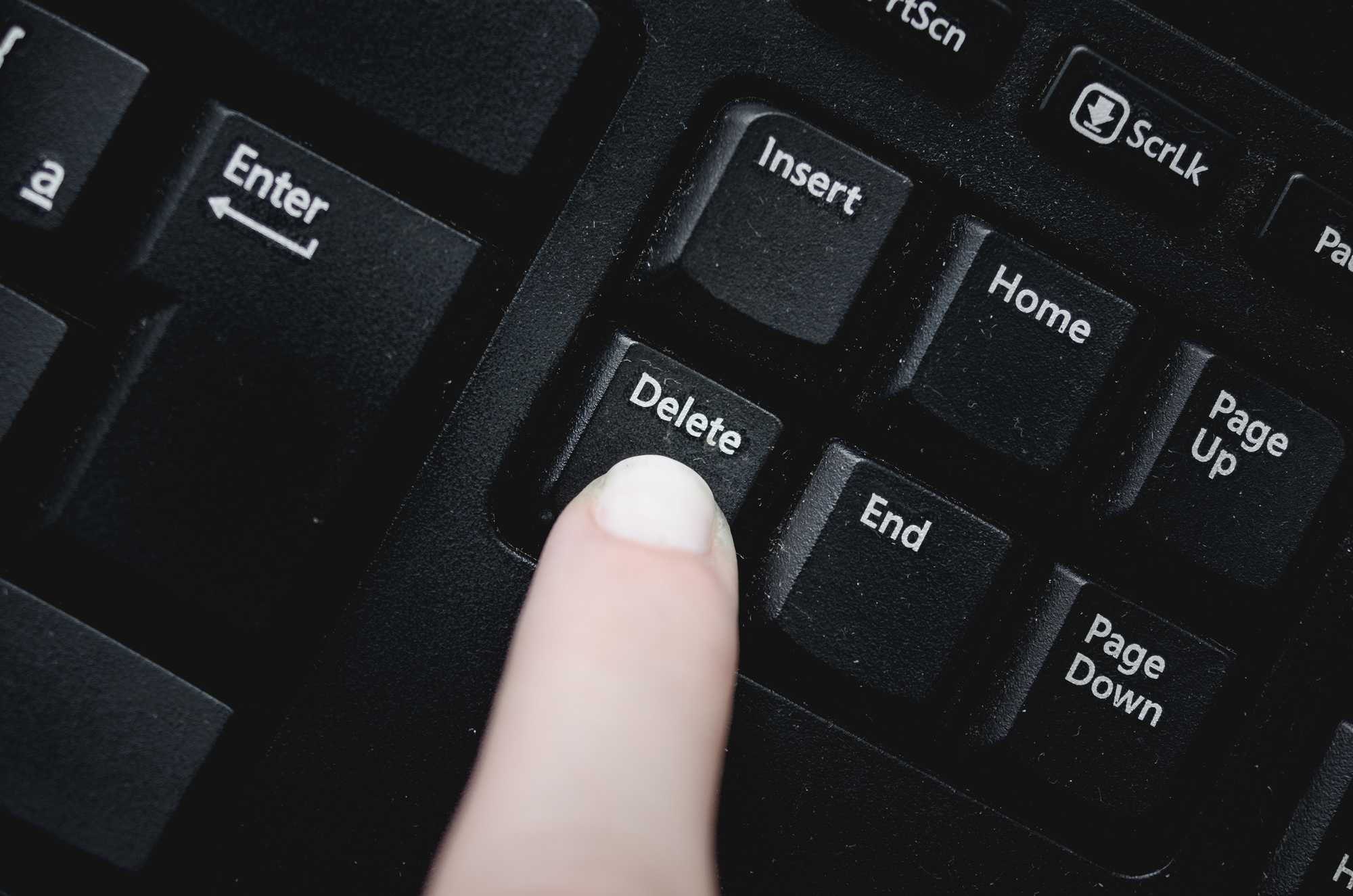 - где находится кнопка delete на клавиатуре и для чего она нужна