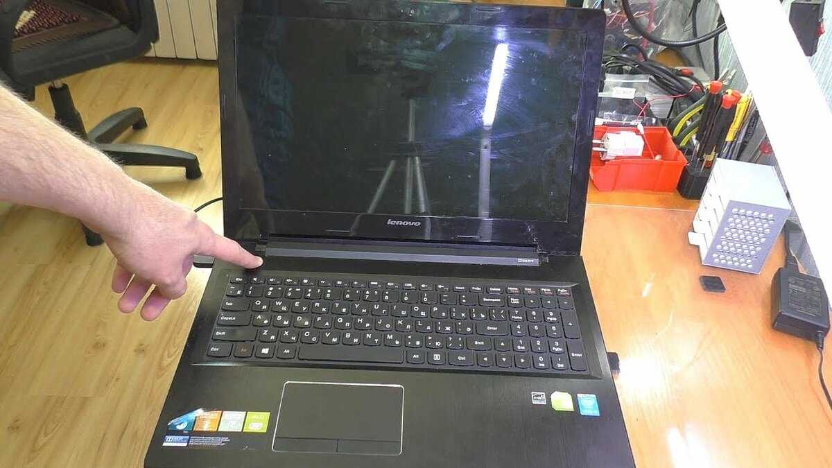 Что делать с черным экраном при включении ноутбука леново